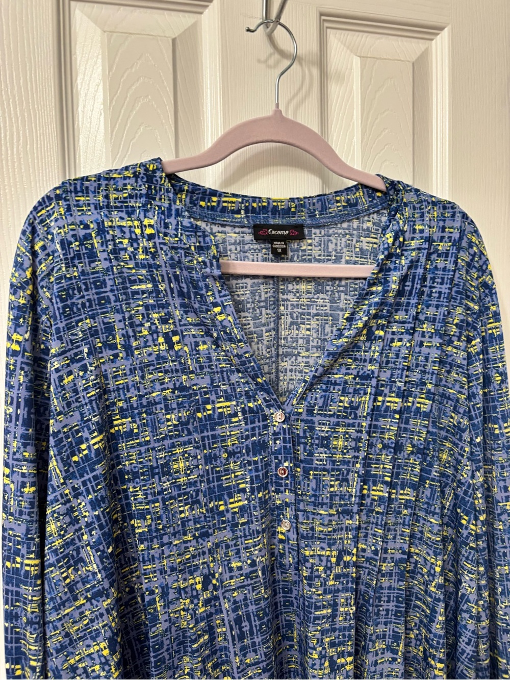 Cocomo Plus Size 1X Blue Abstract Print Roll Tab Sleeve Henley Tunic Blouse Top - Picture 3 of 7